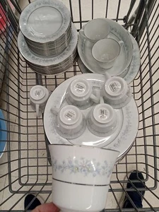 40 piezas. JUEGO DE VAJILLA CHINA NORITAKE MARYWOOD 2181 se separará sin usar - Imagen 1 de 6