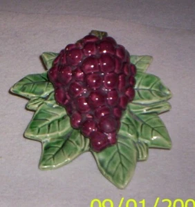 Vtg McCoy Pottery Wall Pocket Dark Purple Grapes - Picture 1 of 5