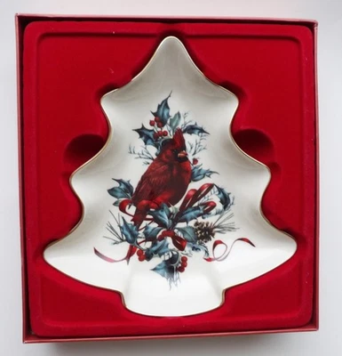 Plato de caramelo en forma de árbol Lenox Winter Greetings con cardenal rojo en caja #6146781 Foto 1 de 4