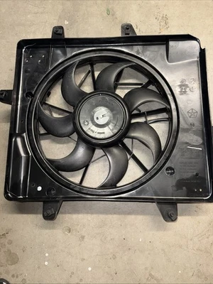 Ventilador de refrigeración del motor radiador OE 2006-2010 Chrysler PT Cruiser 2,4 L  Foto 1 de 3
