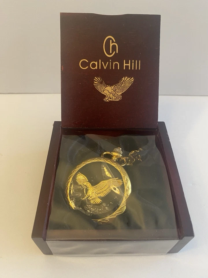 Reloj Bolsillo Águila Esmaltada Coleccionable Calvin Hill Con Estuche De Madera Foto 1 de 1