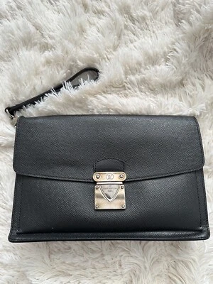 Bolso de hombro Louis Vuitton Dragonne plateado herrajes cuero negro Foto 1 de 4