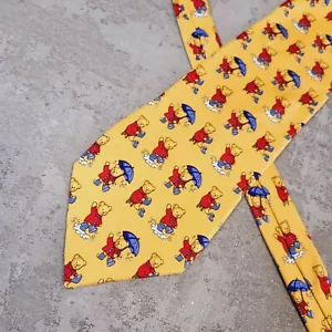 Corbata de seda corbata botas de agua día lluvioso peluche novedad amarillo hecho en Italia Paddington A - Imagen 1 de 5