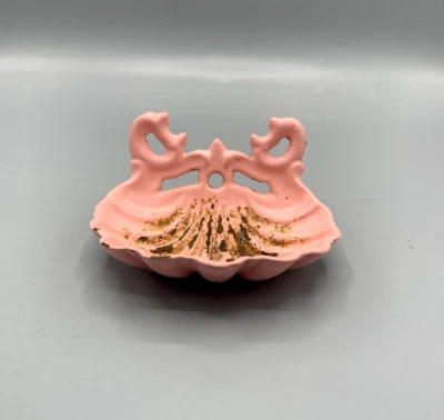 Porte savon mural ancien en fonte emaillée coquille coquillage rose rocaille - Photo 1/4