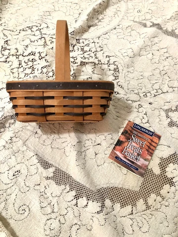 Longaberger 1997 Sweet Treats Basket- Blue accent Weaving Cover