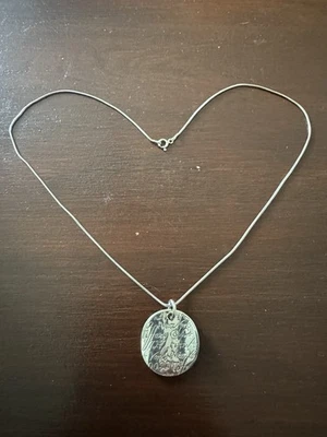 Collar Colgante Tiffany & Co. 727 Fifth Ave Nueva York Plata Esterlina Notas Onduladas Foto 1 de 4