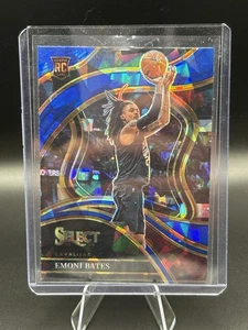 2023-24 Panini Select - Courtside Emoni Bates #294 Blue Cracked Ice Prizm (RC) - Foto 1 di 2