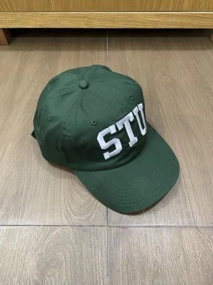 Gorra Stussy STU Arch - Bosque Foto 1 de 4