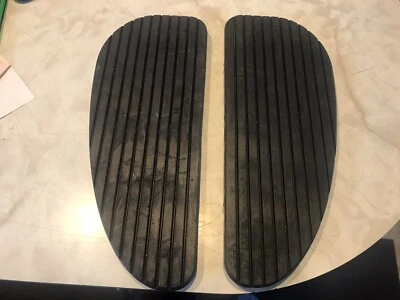 Victory Nuevo OEM NOS V92 02-06 Touring & Classic Cruiser ALMOHADILLAS DE GOMA PARA PISO Foto 1 de 2