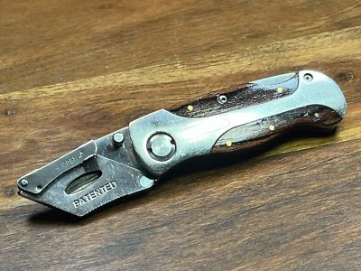 NAVAJA DE AFEITAR DE BOLSILLO PLEGABLE CON MANGO DE MADERA ARTESANAL DE COLECCIÓN HOJA REEMPLAZABLE Foto 1 de 4