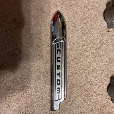 50 Ford Custom Deluxe Station Wagon Woodie Woody guardabarros emblema moldeado 1950 Foto 1 de 2