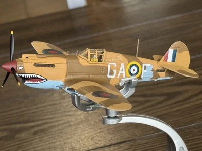 Corgi AA28103 Curtiss Tomahawk MK.IIB AK402, P/O Neville Duke, Fort Maddelena Foto 1 de 4