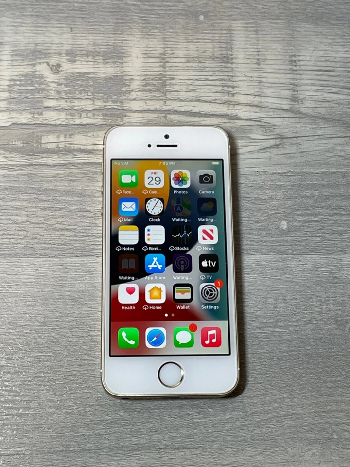 Apple iPhone SE 1st Gen. - 16GB 32GB 64GB 128GB - Unlocked AT&T T-Mobile - Image 1 of 1