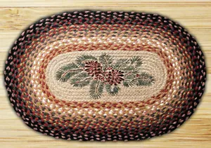 Geflochtener ovaler Teppich mit Jute-Schablonendruck. Erdteppiche. PINECONE & RED BERRY - Bild 1 von 1