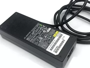 Fujitsu Netzteil Ladegerät für Fujitsu Lifeboook E736 /VFY:E7360M85DBDE - Bild 1 von 4