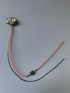 9V Batteriestecker mit Ein - Aus Schalter für Puppenhaus Miniatur Leuchten - Bild 1 von 3