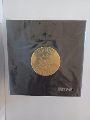 Mezco Toyz One:12 Colectivo Exclusivo Rumble Society Cybernetic Alien Hawk P-40 Foto 1 de 4