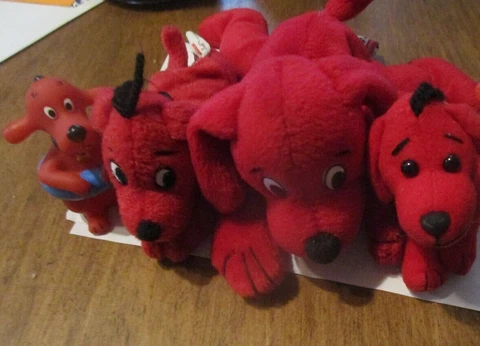 Clifford the big red dog toy lot 3 plush ,1 rubber figure/cake topper Cover