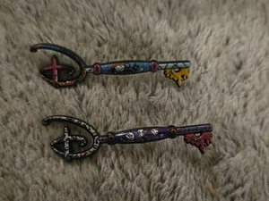 2x Disney Nightmare Before Christmas LOCK SHOCK & BARREL Mystery Key & Pin - Picture 1 of 2