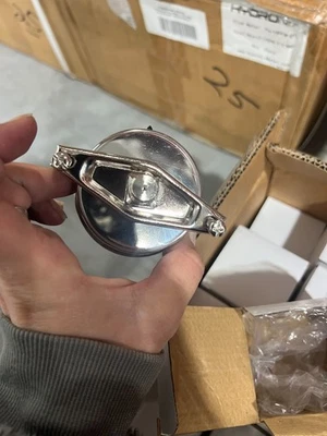 LIQUID FILLED PRESSURE GAUGE 0-160 PSI, 2.5" FACE, 1/4" BACK MOUNT WOG - Image 1 of 4