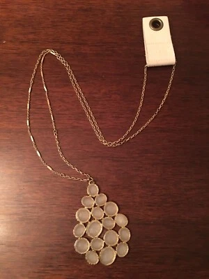 Collar largo de oro Anthropologie $68,00 Foto 1 de 4