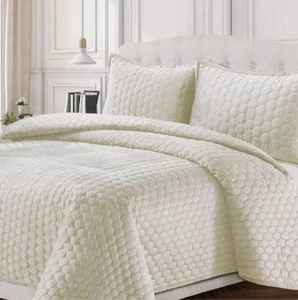 Tribeca Living Twin Lugano Honeycomb Velvet Oversized Quilt Set Bedding Set (#8) - Picture 1 of 6