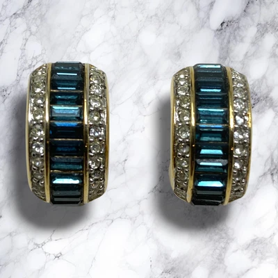 Vintage Monet Art Deco Nouveau Earrings Clear Blue Crystal Demi Hoops Leverback Foto 1 de 4