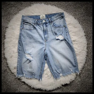 Jordache Vintage Distressed Bermuda Blue Jean Shorts Size 30 - Picture 1 of 11