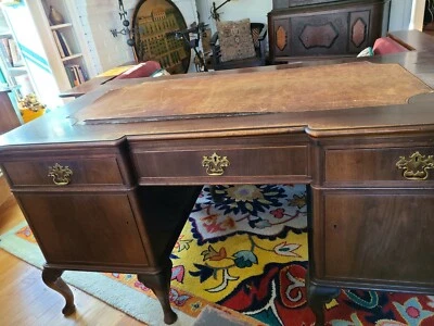 Escritorio vintage de madera maciza para socios Foto 1 de 4