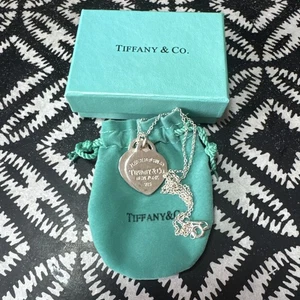 TIFFANY & CO. Regreso a Tiffany Doble Corazón Etiqueta Colgante Collar Esmalte Beige - Imagen 1 de 12