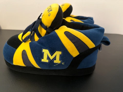 Michigan Original Comfy Feet Sneaker Slippers Size Large Cover