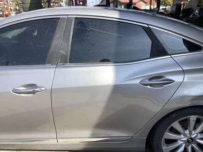 Conjunto de puerta trasera izquierda usado lado trasero se adapta a: Hyundai Azera 2013 eléctrico con sol Foto 1 de 4