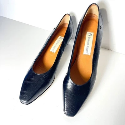 Zapatos de salón Etienne Aigner de cuero negro con textura punta de almendra tacón bajo 8N Foto 1 de 4