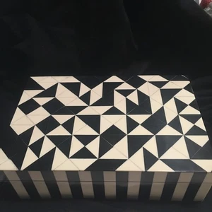 Caja decorativa grande de almacenamiento de recuerdos con incrustaciones geométricas de madera para joyas, cofre - Imagen 1 de 10