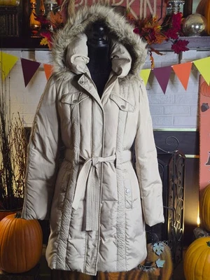 Abrigo acolchado largo de plumón Kenneth Cole Reaction para mujer talla mediana capucha de piel sintética Foto 1 de 4