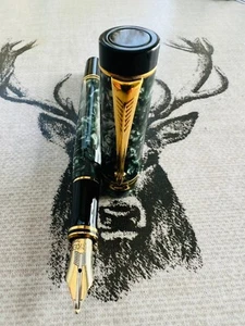 Parker Duofold International Fountain Pen, large 18k M nib, Green marbled, 1993, - Picture 1 of 15