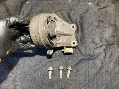 Крепление и болты для передней автоматической коробки передач 06–11 Chevy Impala Pontiac G6 3,9 л LZ9 15299171 - Изображение 1 из 4