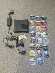 Consola Microsoft Xbox 360 S 4GB Negra Con Cables Mandos Y Lote de 20 Juegos - Imagen 1 de 8