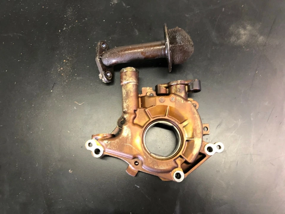 2000 INFINITI I30 3.0L 6CYL ENGINE MOTOR OIL PUMP RECIRCULATION OEM  Foto 1 de 4