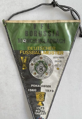 Vintage Pennant + Pin Borussia Mönchengladbach - UEFA Cup Winner 1975 - Image 1 of 4