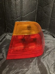 01 BMW 328I RIGHT PASSENGER TAIL LIGHT OEM - Picture 1 of 4