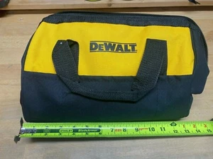 Bolso de mano mediano para contratistas DeWalt de nailon 13"" x 11"" x 9 - Imagen 1 de 2