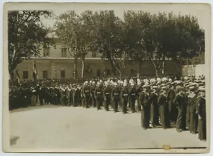 Toulon. Funérailles des victimes du "Liberté". Délégation des marins anglais. - Imagen 1 de 2