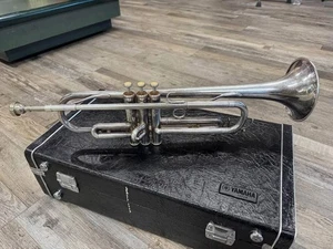 Trumpet Yamaha YTR4320 ST Silver with Case and mouth piece - Picture 1 of 5