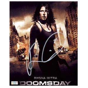 Rhona Mitra Autographed Doomsday Advance 8x10 Photo - Picture 1 of 2