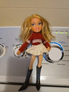Vintage MGA 2001 Cabello Rubio, Camisa, Falda, Botas Muñeca Bratz - Imagen 1 de 5