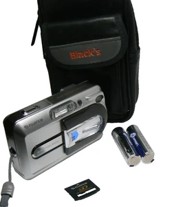 Fujifilm FinePix A330 Digital Camera 3.2MP 3x Optical Zoom + 32MB xD - Picture 1 of 10