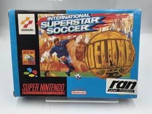 SNES International Superstar Soccer Deluxe con embalaje original e instrucciones EUR - Imagen 1 de 12