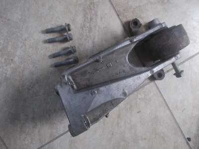 Saturn Vue 3.5L V6 AWD SUV Montaje de motor trasero / Conjunto de soporte 04 05 Usado OEM Foto 1 de 3