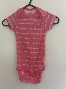 Gerber Baby Girls Hugs & Kisses 100% Cotton Short Sleeve Onesie Pink 3-6 M - Picture 1 of 4